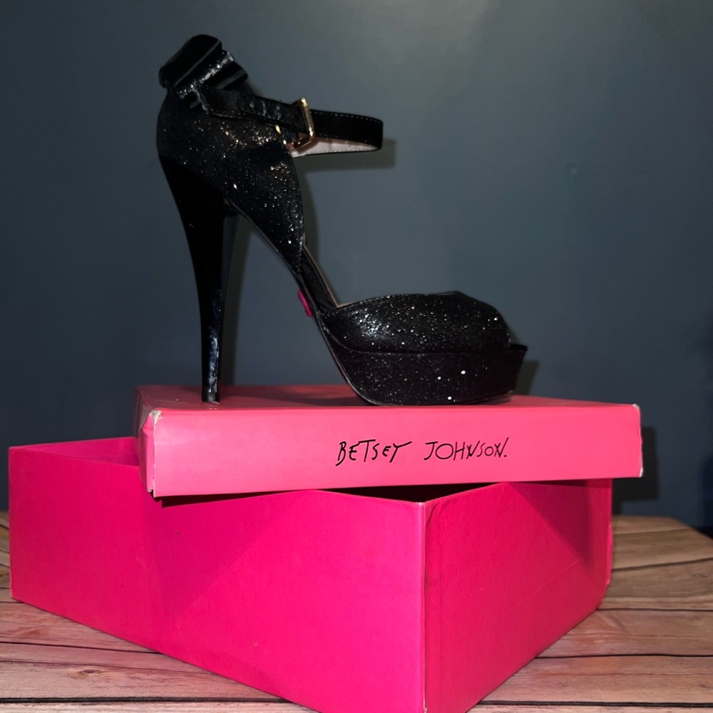 Slightly used Betsey Johnson Alexsaa Heel